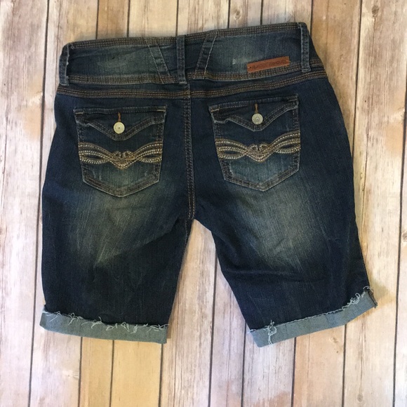 Almost famous factory distressed cutoff - Picture 3 of 5